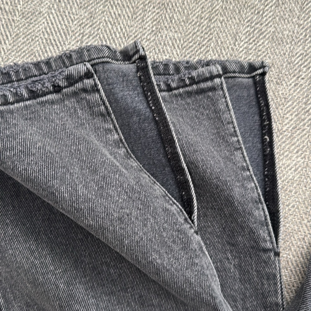 A&F - The 90’s Straight Ultra High Rise Curve Love Jeans - Picture 8 of 16